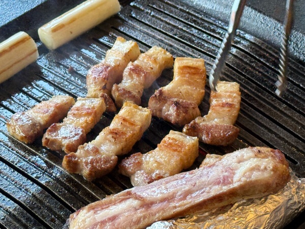 米其林推薦「金豬食堂」登台！GD、BTS也愛，中山區 5/13 開幕，菜單推薦、地址一覽