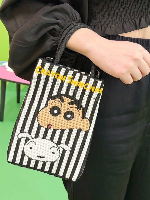 康是美蠟筆小新加價購「針織包」，加購價：299元