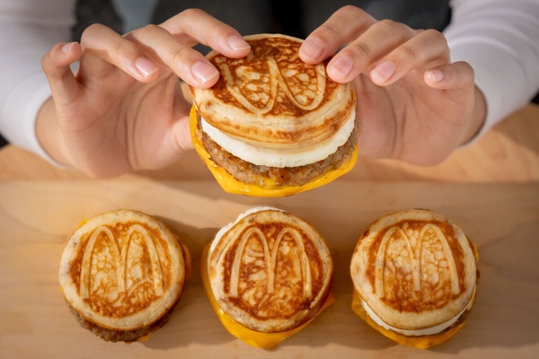 麥當勞鬆餅漢堡「McGriddles厚鬆餅堡系列」4/23回歸