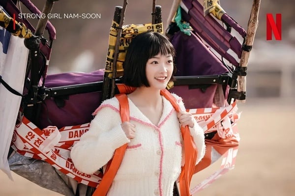 大力女子姜南順劇照，李瑜美飾演從蒙古前往韓國江南尋親，機靈、活潑又擁有怪力的姜南順