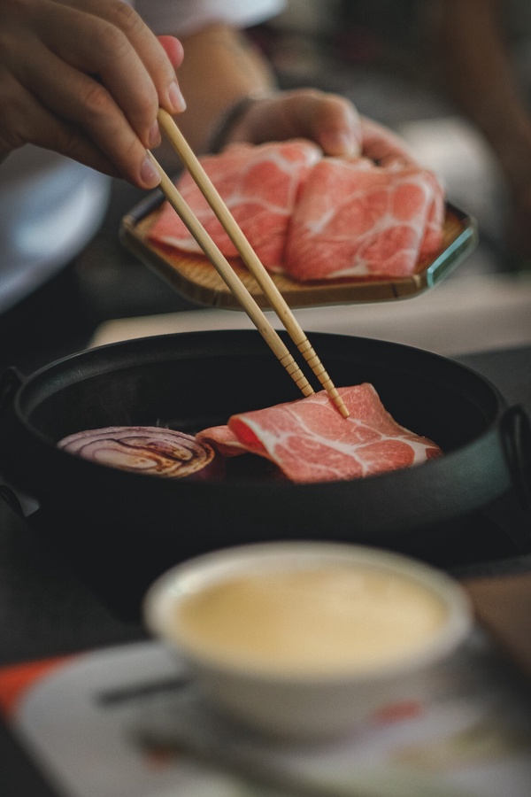玉兔壽喜燒專門店 - 多種頂級肉品選擇，包含日本和牛、日本國產牛、牛五花及梅花豬