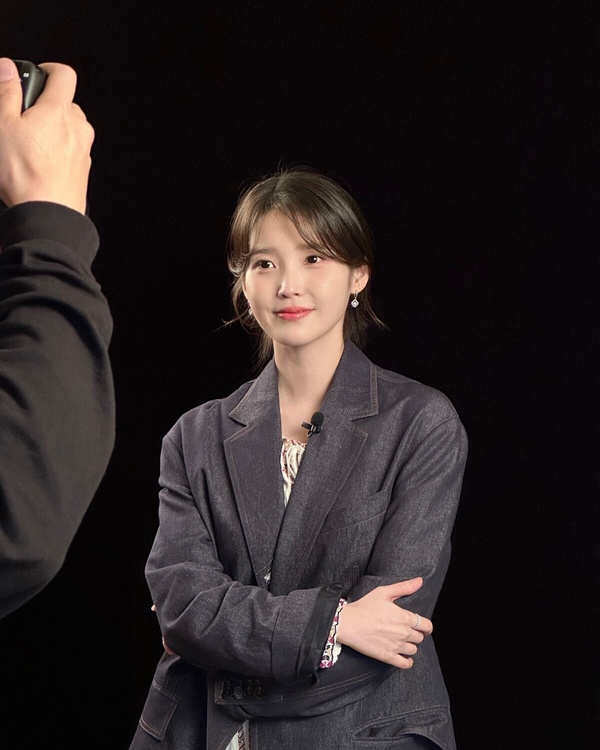 IU 在 IG 分享《苦盡柑來遇見你》拍攝花絮