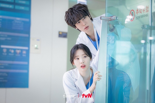四月「觀眾最愛」韓劇TOP10！《惡緣》第9輸高允貞《機智住院醫生生活》，冠軍真的好看
