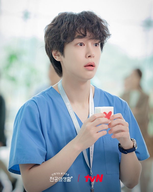 Netflix《機智住院醫生生活》演員介紹！高允貞和申詩雅都是怪物新人，她竟是百想影后