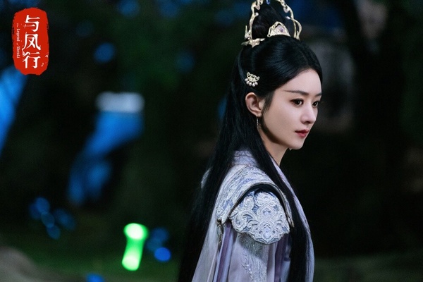 趙麗穎在與鳳行中飾演沈璃，霸氣十足的女王風範