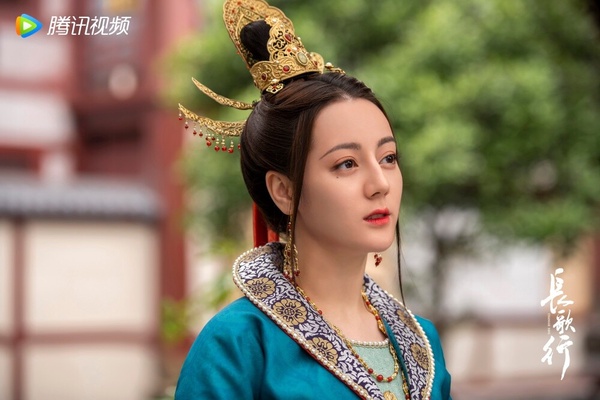 長歌行劇照，迪麗熱巴的古裝造型充滿異域風情