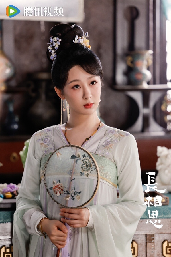 楊紫主演的古裝劇長相思，講述王姬小夭的愛情與成長故事