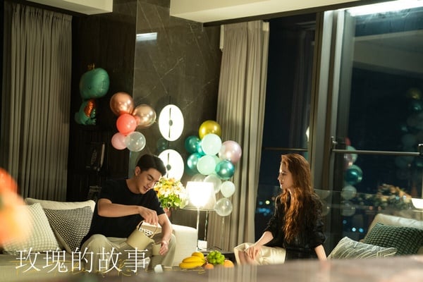 《玫瑰的故事》改編自亦舒同名小說，劉亦菲演繹傳奇女性黃亦玫。