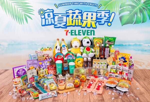 7-11「涼夏水果季」開跑！三麗鷗水果盲盒、歐拉夫香蕉娃娃超萌，草莓糖葫蘆等新品必吃