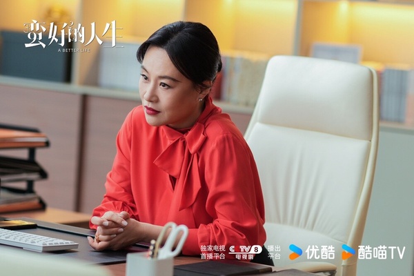 鄔君梅在《蠻好的人生》中則展現出成熟女性的優雅與智慧。