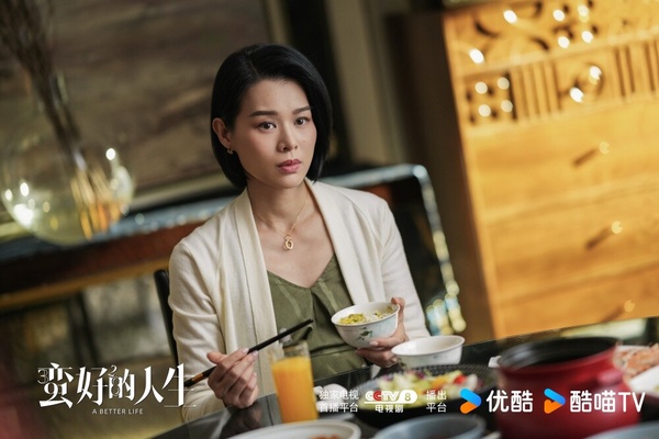 胡杏兒在《蠻好的人生》中展現都會女性的俐落