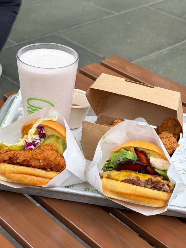 Shake Shack 濃郁香醇的奶昔，是漢堡的完美搭配。