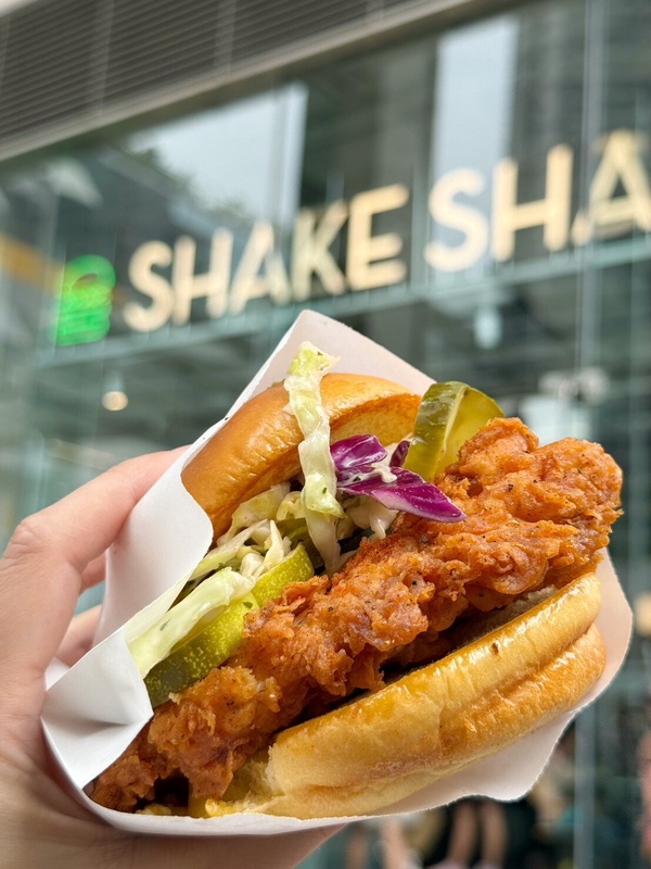 Shake Shack Chicken Shack 炸雞胸漢堡，外酥內嫩，令人食指大動