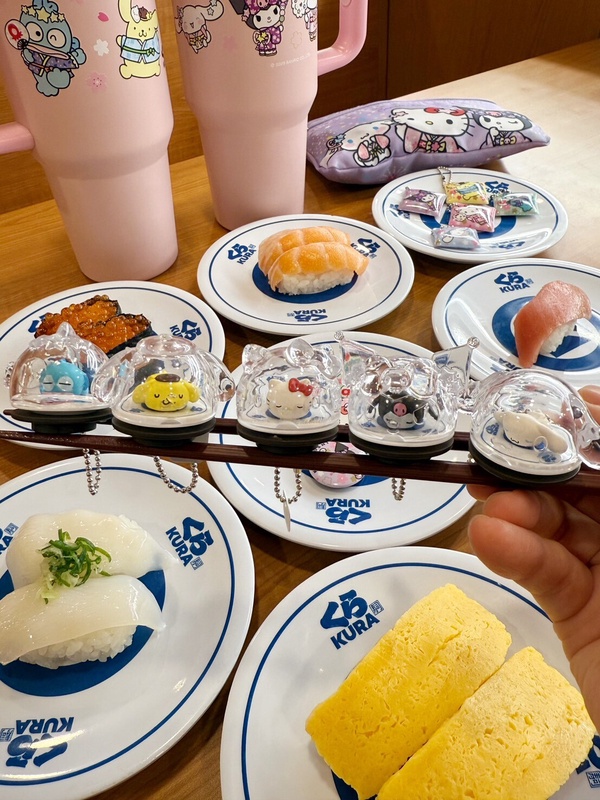 有Kitty！藏壽司Ｘ三麗鷗扭蛋5/9登場，Kitty、酷洛米、布丁狗都有再送環保杯、旅行袋