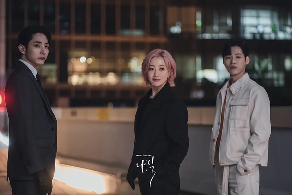 路雲、金喜善主演《還有明天》。