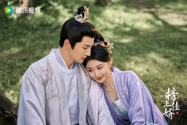《榜上佳婿》找來《御賜小仵作》王子奇和《五福臨門》盧昱曉搭檔，這部播得沒什麼水花，熱度很低，但其實可以一看！《榜上佳婿》是腹黑狀元vs.失憶千金的設定，第一集男女主角就因為誤會成婚、決裂，但後期有三角修羅場，追妻火葬場，越到後面越甜！是可以輕鬆看的下飯小甜劇。