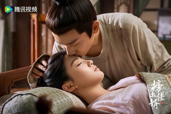 《榜上佳婿》找來《御賜小仵作》王子奇和《五福臨門》盧昱曉搭檔，這部播得沒什麼水花，熱度很低，但其實可以一看！《榜上佳婿》是腹黑狀元vs.失憶千金的設定，第一集男女主角就因為誤會成婚、決裂，但後期有三角修羅場，追妻火葬場，越到後面越甜！是可以輕鬆看的下飯小甜劇。