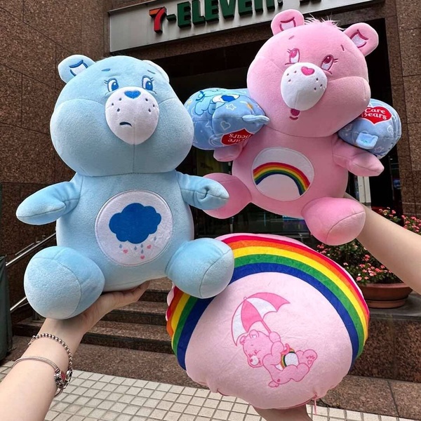 7-11「Care Bears」集點！絨毛吊飾、三用翻轉抱枕、登機箱、招財貓公仔等35款一次看