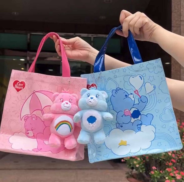 7-11「Care Bears」集點！絨毛吊飾、三用翻轉抱枕、登機箱、招財貓公仔等35款一次看