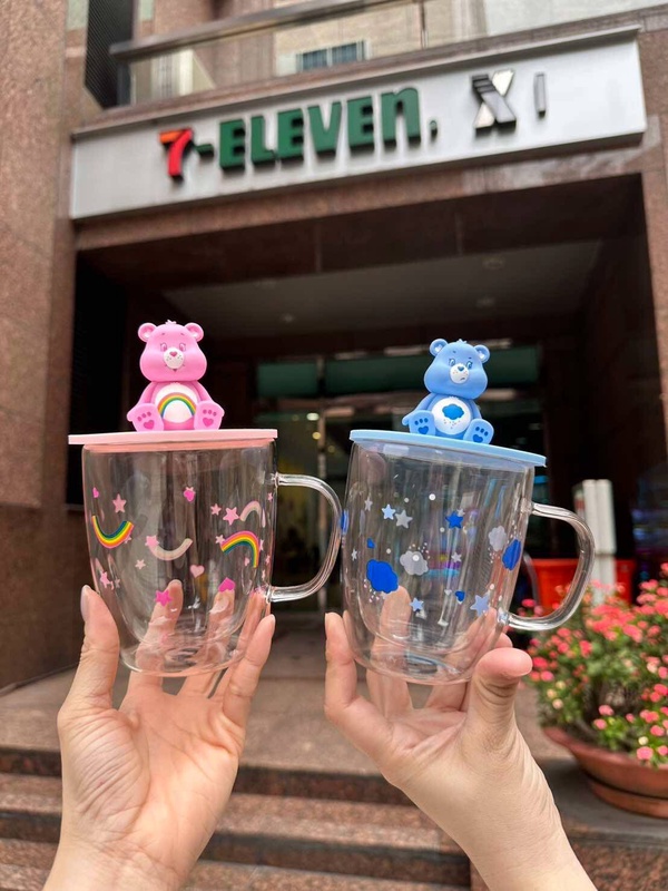 7-11「Care Bears」集點！絨毛吊飾、三用翻轉抱枕、登機箱、招財貓公仔等35款一次看