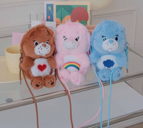 7-11「Care Bears」集點！絨毛吊飾、三用翻轉抱枕、登機箱、招財貓公仔等35款一次看