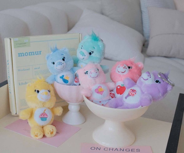7-11「Care Bears」集點！絨毛吊飾、三用翻轉抱枕、登機箱、招財貓公仔等35款一次看