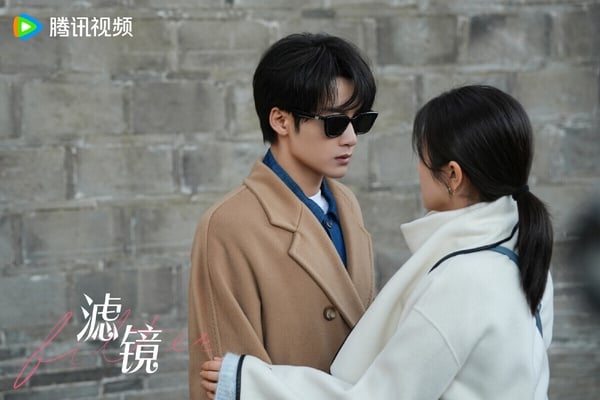 《濾鏡》劇照，充滿浪漫與夢幻的色彩。