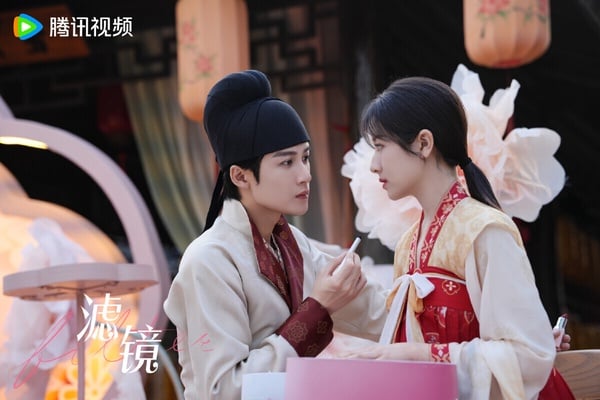 檀健次和李蘭迪在《濾鏡》中，上演奇幻甜蜜的愛情故事。