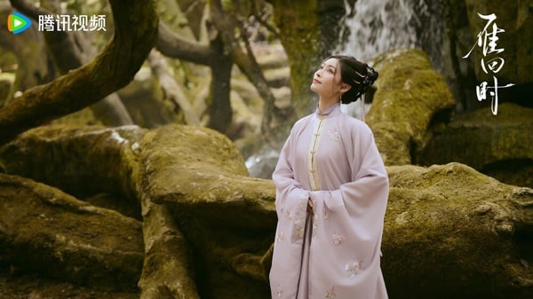 女團出身的許佳琪，出演過不少古裝劇，包含《如意芳霏》、《幻樂森林》等，而這次客串出演《雁回時》，飾演少年時期的阮惜文，雖然戲份只有短短的一分鐘，而且沒有任何一句台詞，但在劇中充滿故事感的回眸，被劇迷們大讚是有效客串