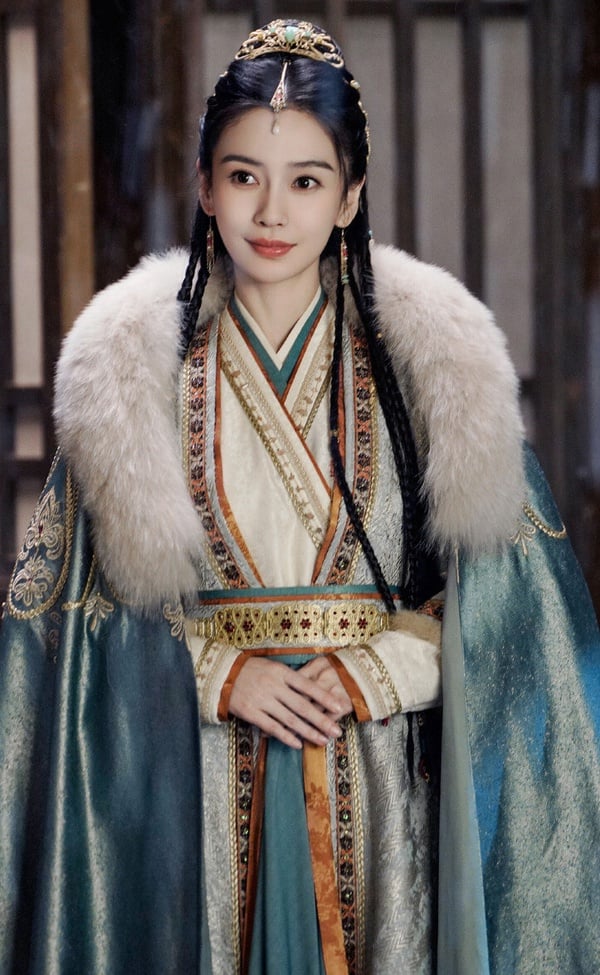 楊穎今年已經默默上檔了《相思令》和《漫影尋蹤‎》兩部陸劇，兩部的評分都不及格，也都播得很默默。古裝劇《相思令》找來楊穎和宋威龍搭檔，兩人顏值依然在線，楊穎在劇裡有很多異域古裝都很美呢！只是觀眾對於他們的演技都沒什麼期待。《相思令》豆瓣評分也僅5.2。