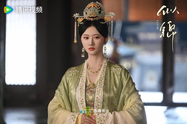 景甜、張晚意主演的《似錦》和《墨雨雲間》、《雁回時》、《九重紫》一樣都是重生小說改編，但《似錦》的劇情評價是這幾部最差的。《似錦》有重生劇的爽感，但細節少了鋪墊，製作質感和造型一般般。景甜的古裝扮相依然美，劇情就比較可惜。