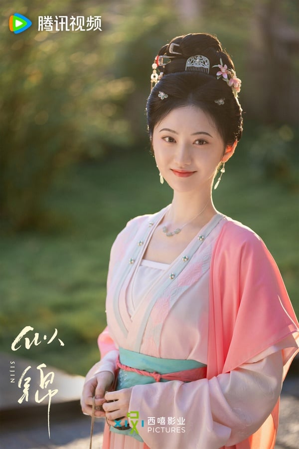 景甜、張晚意主演的《似錦》和《墨雨雲間》、《雁回時》、《九重紫》一樣都是重生小說改編，但《似錦》的劇情評價是這幾部最差的。《似錦》有重生劇的爽感，但細節少了鋪墊，製作質感和造型一般般。景甜的古裝扮相依然美，劇情就比較可惜。