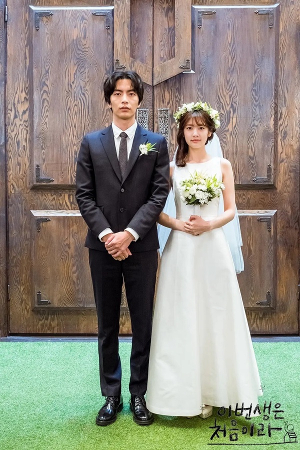 Netflix 韓劇《今生是第一次》，描繪都會男女的愛情故事。