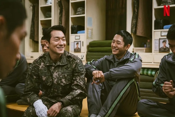 《D.P：逃兵追緝令》探討逃兵議題，引發社會關注。