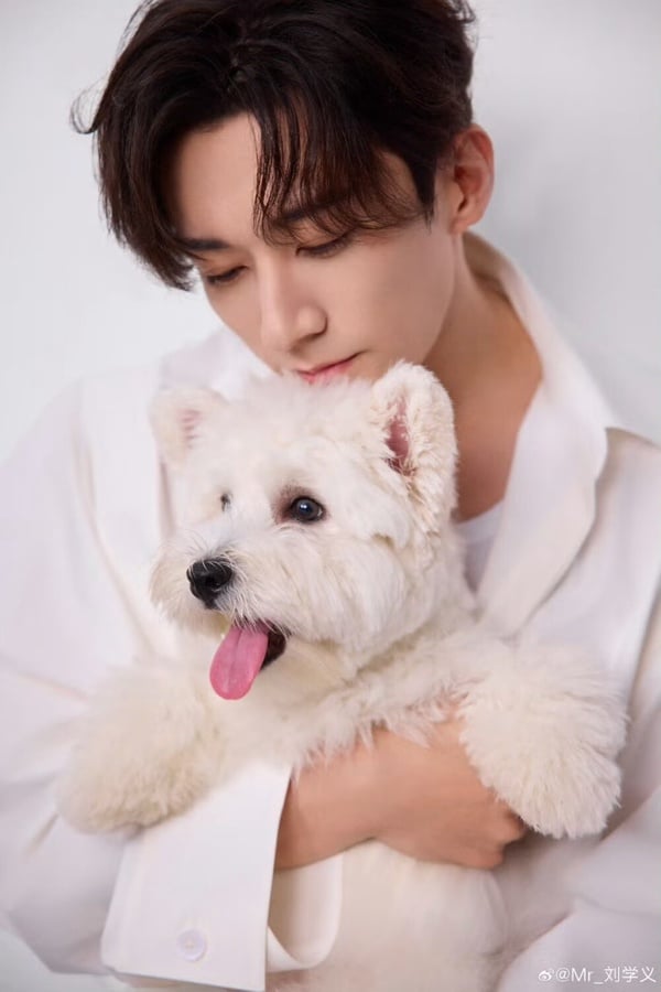劉學義與愛犬小歪的溫馨合照