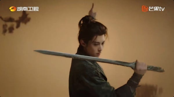 王鶴棣、李沁主演古裝劇《鹹魚飛升》劇照，王鶴棣挑戰重生鹹魚角色