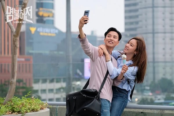 名不虛傳》融合穿越和醫療元素，劇情輕鬆有趣，口碑不俗