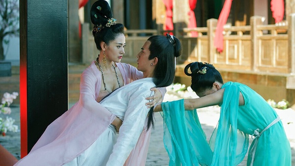 《太子妃升職記》劇照：張天愛飾演太子妃，演繹男兒心女兒身的獨特角色