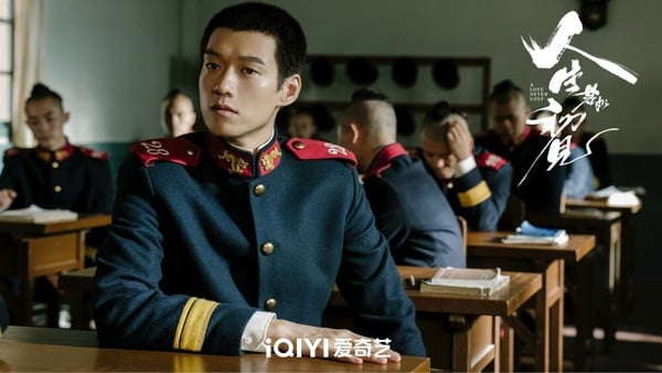 《人生若如初見》以晚清時期為背景，講述幾位青年的人生抉擇