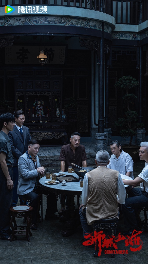《獅城山海》找來《唐朝詭事錄》楊旭文主演，這部劇的題材很特別，是江湖黑幫片。講述上世紀40年代末，沿著麻六甲河岸的一帶，聚集了許多來此謀生的華人族群，他們在歲月磨難中，同鄉互助，頑強拼搏，在立穩腳跟後，一個富有傳奇色彩的堂口幫會「山海幫」漸漸成為當地華人的發展中心。