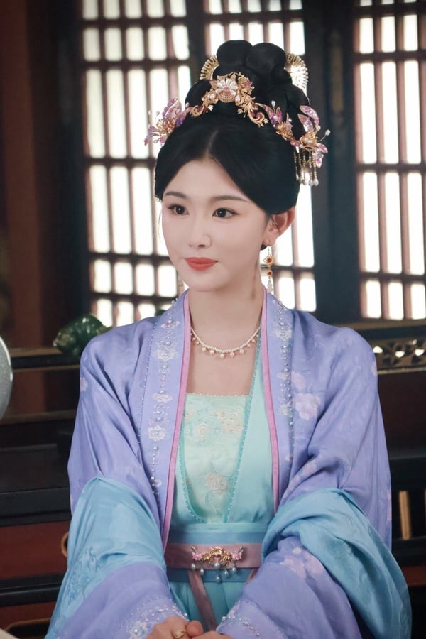 偶像出身孔雪兒，參演《折腰》等多部古裝劇