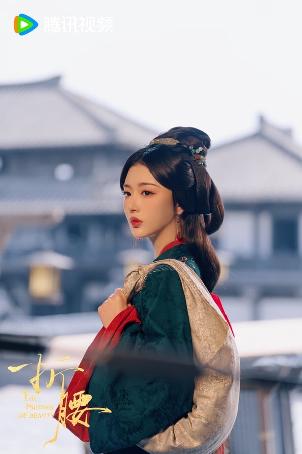 孔雪兒《折腰》劇照，古裝扮相溫婉動人。