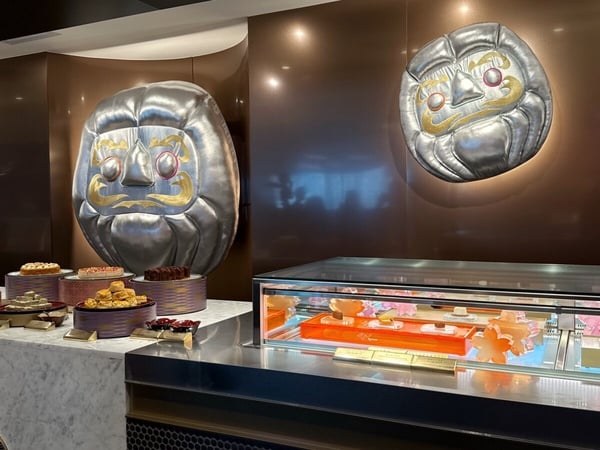旭集微風店空間設計：國際精品櫥窗般的用餐空間