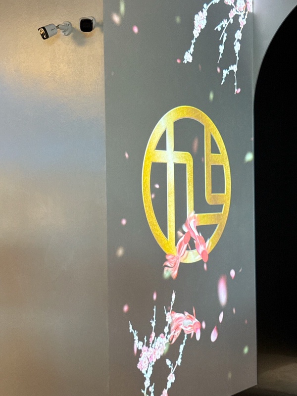 旭集微風店空間設計：國際精品櫥窗般的用餐空間