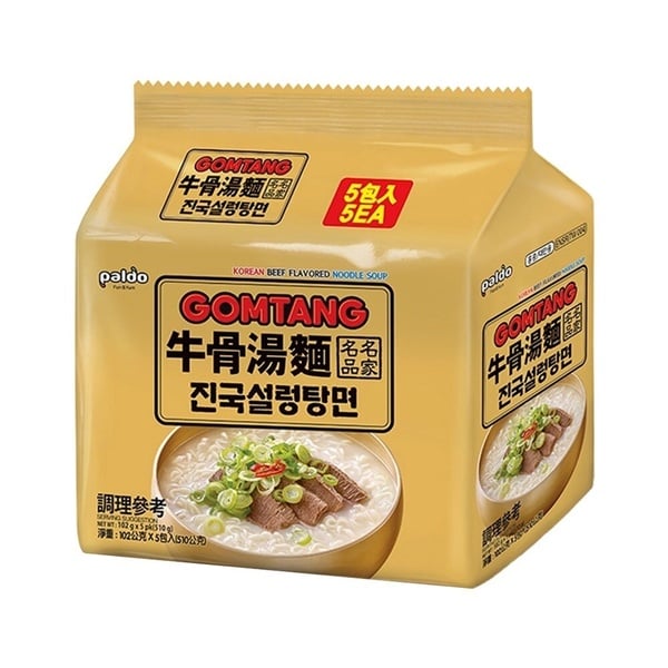 暖心暖胃的八道牛骨湯麵成品，雪白的牛骨湯頭搭配麵條與蔥花