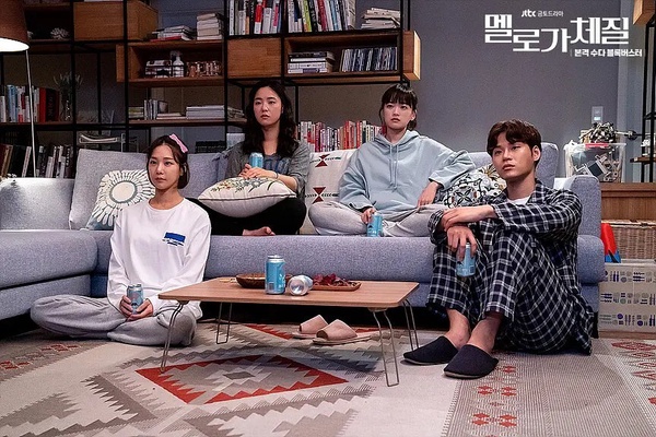 千玗嬉、全汝彬主演Netflix韓劇《浪漫的體質》，描繪30歲女性的愛情、事業與人生