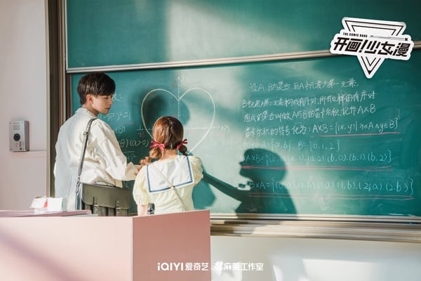 《開畫！少女漫》開播評價兩極！沈月、王敬軒毫無CP感，名場面完整還原仍難逃尷尬宿命