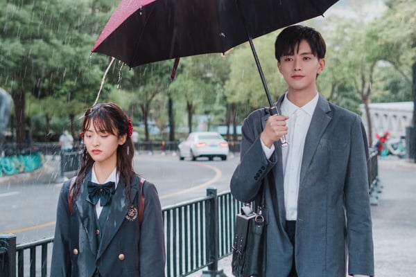 《開畫！少女漫》開播評價兩極！沈月、王敬軒毫無CP感，名場面完整還原仍難逃尷尬宿命