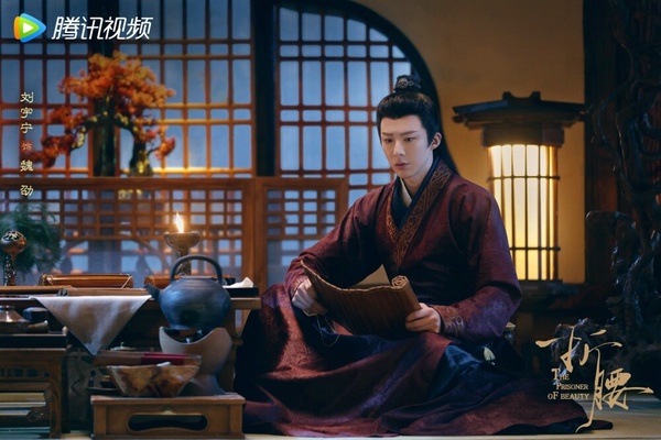 魏劭的父兄雖戰死沙場，但他還有祖母與母親，只可惜他長年征戰，留在家的時間並不多。雖然如此，但他總是對她們百依百順