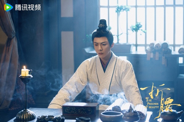 魏劭的父兄雖戰死沙場，但他還有祖母與母親，只可惜他長年征戰，留在家的時間並不多。雖然如此，但他總是對她們百依百順